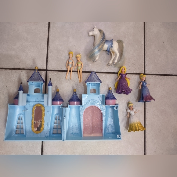 Cinderella 2009 royal magic clips Mattel castle w/ 5 dolls Polly pocket & horse - Picture 3 of 6